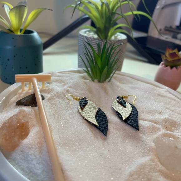 Faux leather earrings! - Picture 1 of 6